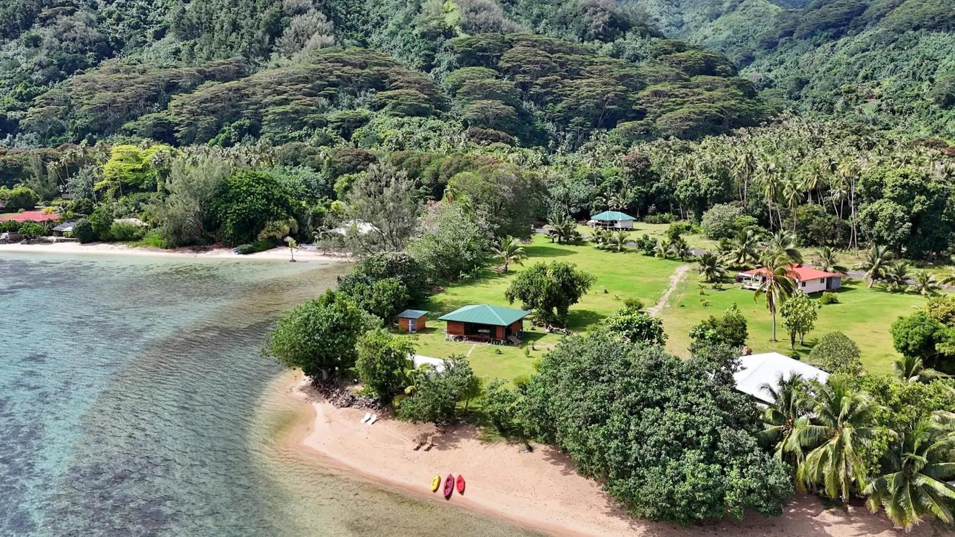Fare Heimery - Private Beach Haapiti
