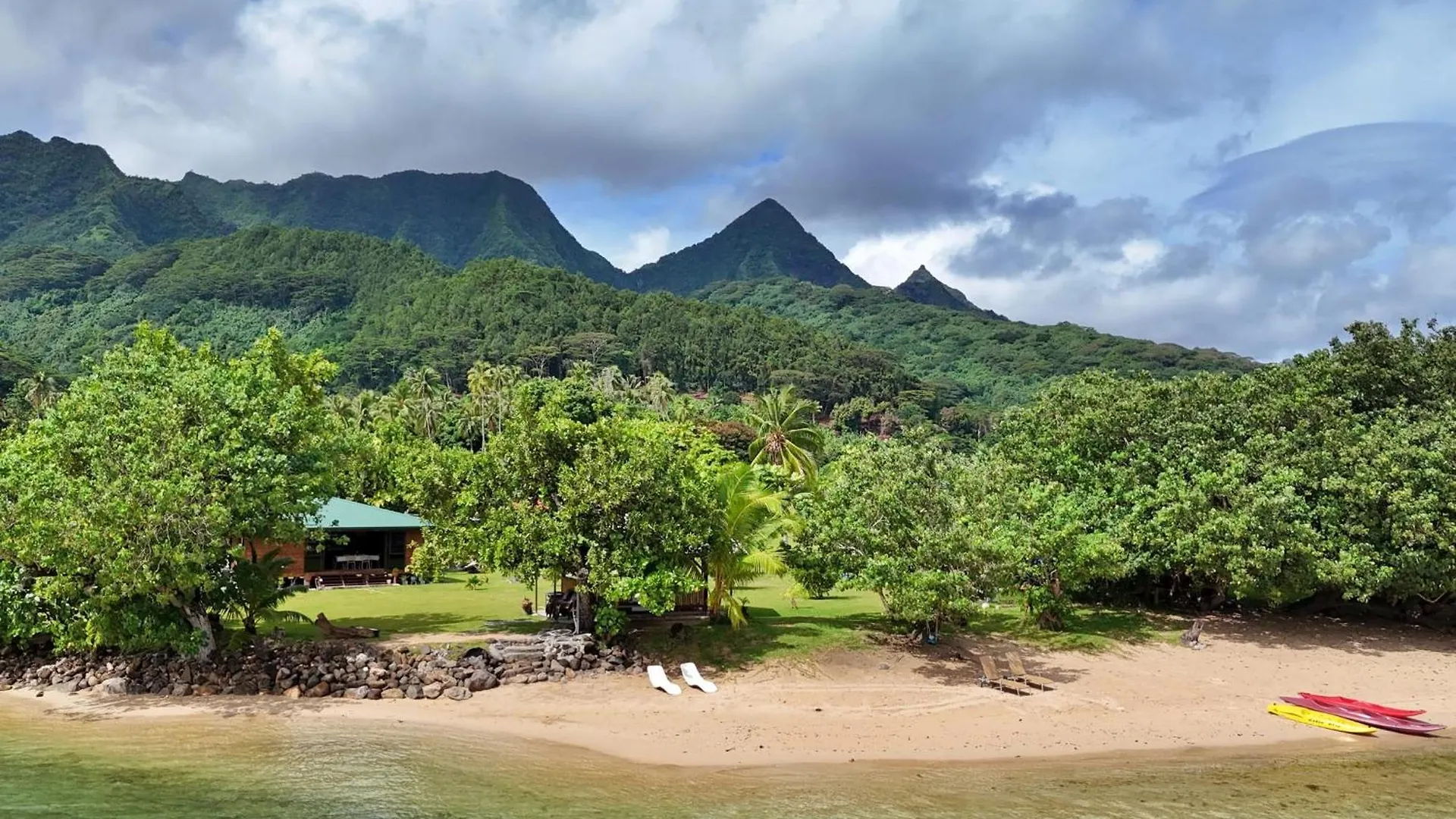 Fare Heimery - Private Beach Haapiti 0*,