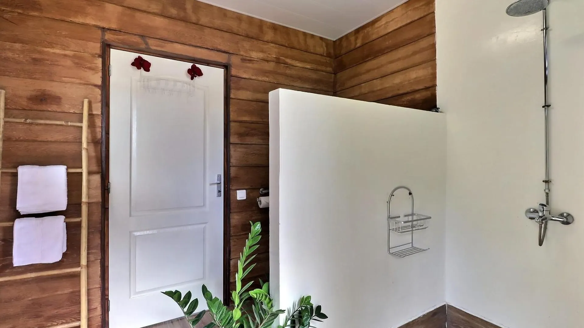Ferienhaus Fare Heimery - Private Beach Haapiti
